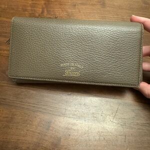 GUCCI Leather Continental Wallet Grey & Light Pink EUC